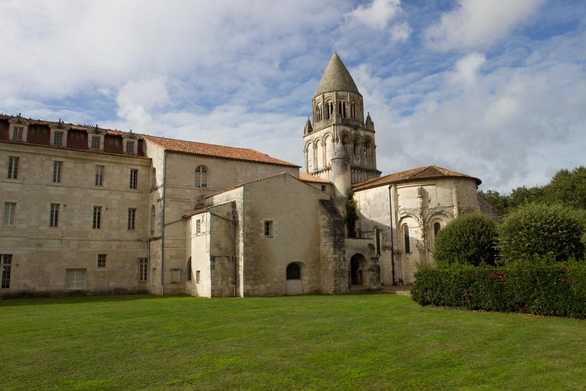 Les Chambres De L'Abbaye Saintes Eksteriør bilde