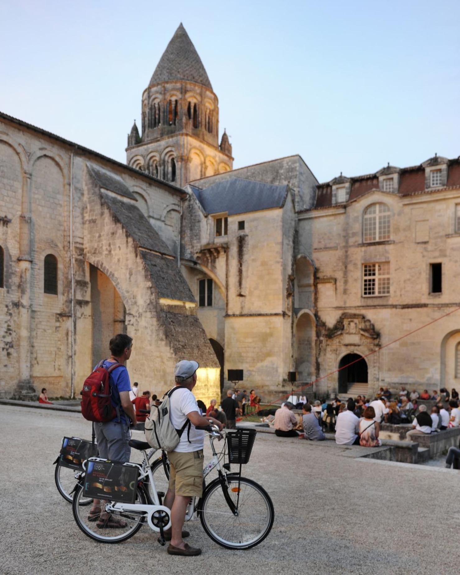 Les Chambres De L'Abbaye Saintes Eksteriør bilde