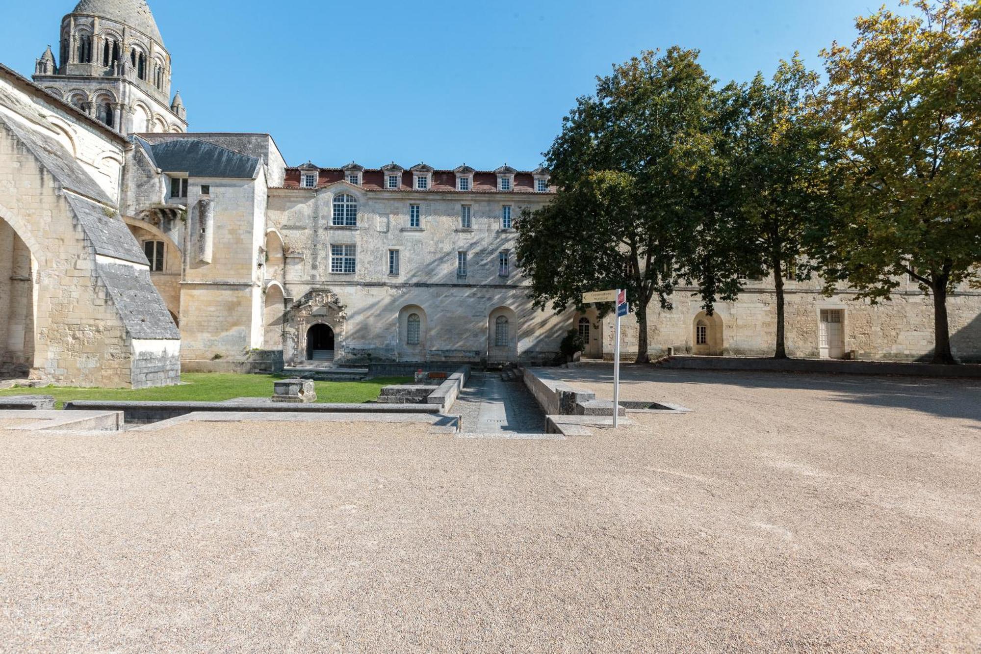 Les Chambres De L'Abbaye Saintes Eksteriør bilde